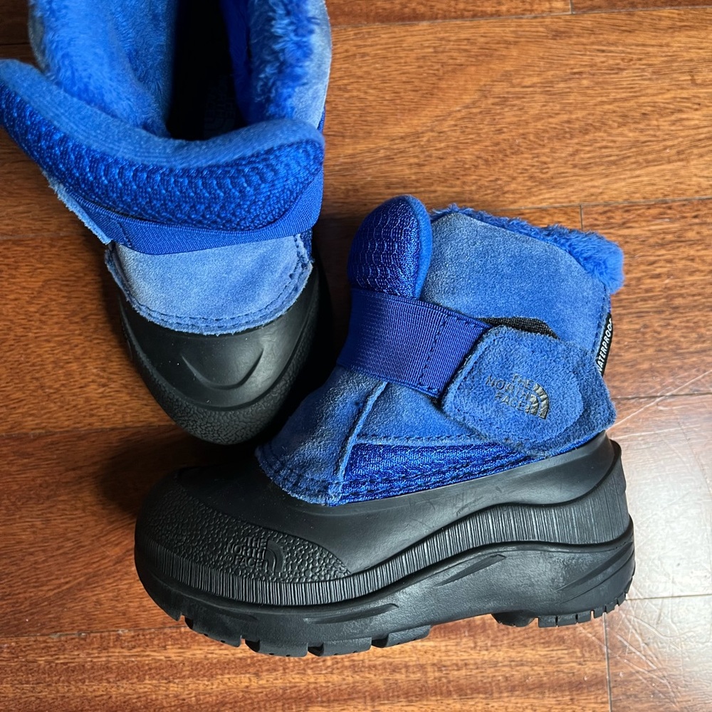 Northface winter boots size 7. Lightly used